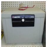 Sentry Safe with key Model 1170.