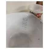 Vintage Corning Ware 1 Qt Pot and Floral Tea Cups Set