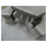 Kids plastic picnic table in good condition