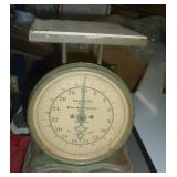 Vintage/Antique Pelouse 30 lb weigh scale with ceramic top - works
