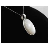 .925 Sterling Silver Mother of Pearl Cabochon Pendant Necklace