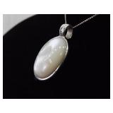 .925 Sterling Silver Mother of Pearl Cabochon Pendant Necklace