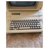 Apple IIe Computer