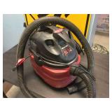 Shop Vac 5 Gallon 5.5HP - Works