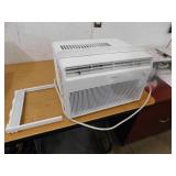 Vissani 5,000 BTU 115-Volt Window Air Conditioner for 150 sq. ft Rooms with Dehumidifier in White