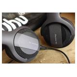 Pioneer DJ Headphones with Ohuhu Portable Stand