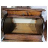 OLD RADIOS/HOME DECOR