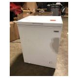 Vissani 6.9 cu. ft. Manual Defrost Chest Freezer with LED Light Type in White Garage Ready  Customer Returns See Pictures
