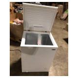 Vissani 6.9 cu. ft. Manual Defrost Chest Freezer with LED Light Type in White Garage Ready  Customer Returns See Pictures