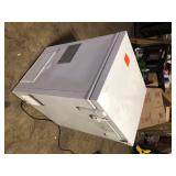 Vissani 6.9 cu. ft. Manual Defrost Chest Freezer with LED Light Type in White Garage Ready  Customer Returns See Pictures