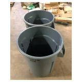 Lot of Rubbermaid Commercial Products BRUTE 32 Gal. Grey Vented Plastic Outdoor Trash Can Customer Returns See Pictures