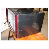 Hamilton Beach 900W Red Countertop Microwave Oven