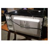 Hamilton Beach 900W Red Countertop Microwave Oven