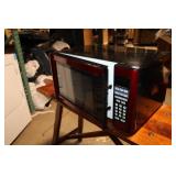 Hamilton Beach 900W Red Countertop Microwave Oven