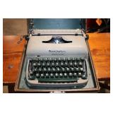 Vintage Remington Travel-Riter Typewriter with Case