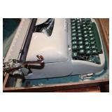 Vintage Remington Travel-Riter Typewriter with Case