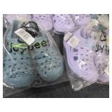 6 pr Joybees Kids Shoes Size 2,2,13...