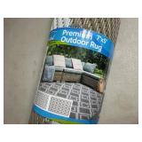 New 7 ft x 5 ft Outdoor Rug