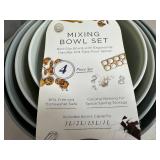 New 4 Piece Mixing Bowl Set