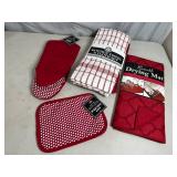 New Kitchen Towels, Pot Holders, Drying Mat