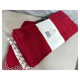 New Kitchen Towels, Pot Holders, Drying Mat