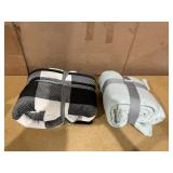 LOT OF 2 Blankets