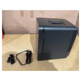 Frigidaire, Retro 10L, 15-Can Mini Personal Fridge Cooler