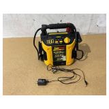 EverStart J5C09E Maxx 1000 Peak Amp Jump Starter with Compressor, Pivoting LED Light, DC and USB Port