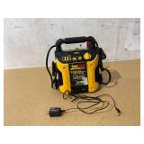 EverStart J5C09E Maxx 1000 Peak Amp Jump Starter with Compressor, Pivoting LED Light, DC and USB Port