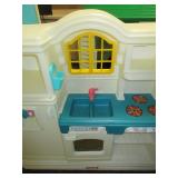LITTLE TIKES COUNTRY KITCHEN