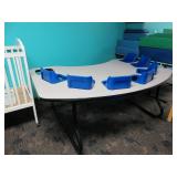 8 TODDLER FEEDING TABLE