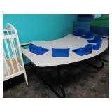 8 TODDLER FEEDING TABLE
