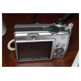 Vintage Cameras - Canon PowerShot A560 & Minolta Hi-Matic AF2