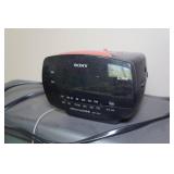 Memorex 19" TV/VHS Player with Alarm Clock