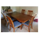 Kitchen Table with Leaf Extender and 6 Chairs