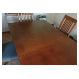 Kitchen Table with Leaf Extender and 6 Chairs