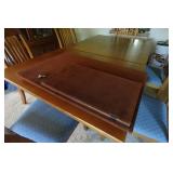 Kitchen Table with Leaf Extender and 6 Chairs