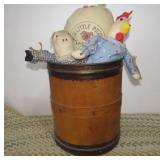 Wood barrel with stuffed chicken, p...