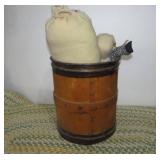 Wood barrel with stuffed chicken, p...