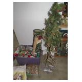 Assorted Christmas items - rug, tre...