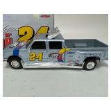 Jeff Gordon #24 Dupont. NASCAR 2000 2000 Chevy Dually