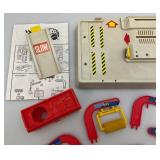 1994 Hot Wheels Car Wash In Original Box (Complete) Box Beat Up