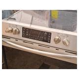 Frigidaire Gallery Electric Stove FGEH3047VFE