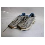 Pair of Used SL Brand Athletic Running Shoes - Size 7.5 US