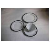 Set of 4 Porcelain Dinnerware with Platinum Trim