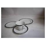Set of 4 Porcelain Dinnerware with Platinum Trim