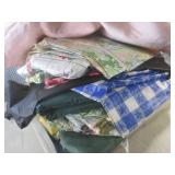 (EW7) Assortment of Tableclothes an...