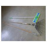(BR2) Swiffer Mop, Yard Rake and Mo...