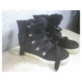 (A-3) 3 Pairs of Women