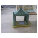 (A-1) Assorted Vintage Play Buildin...